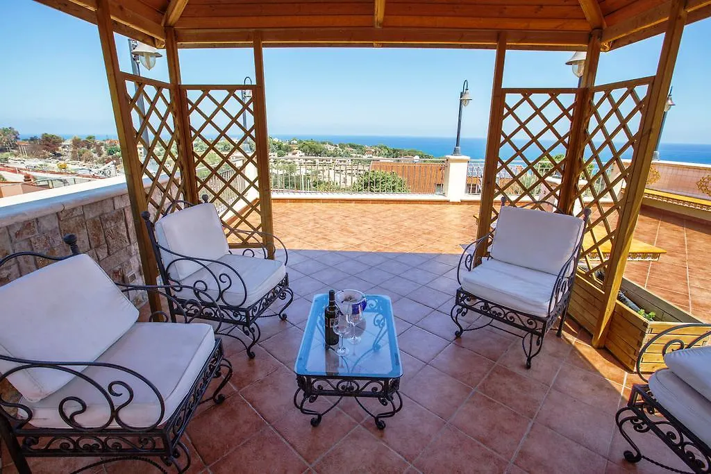 Villa Cristian  تْشيفالو
